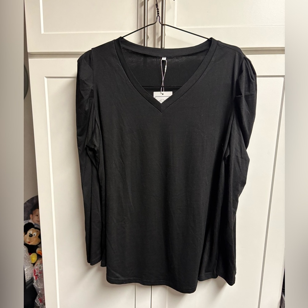 Black Long Sleeve Top v-neck. Size XL. LAST Call